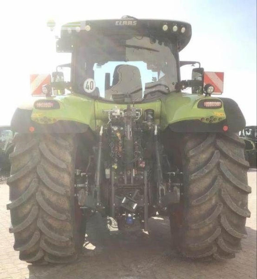 Farm tractor CLAAS axion 870