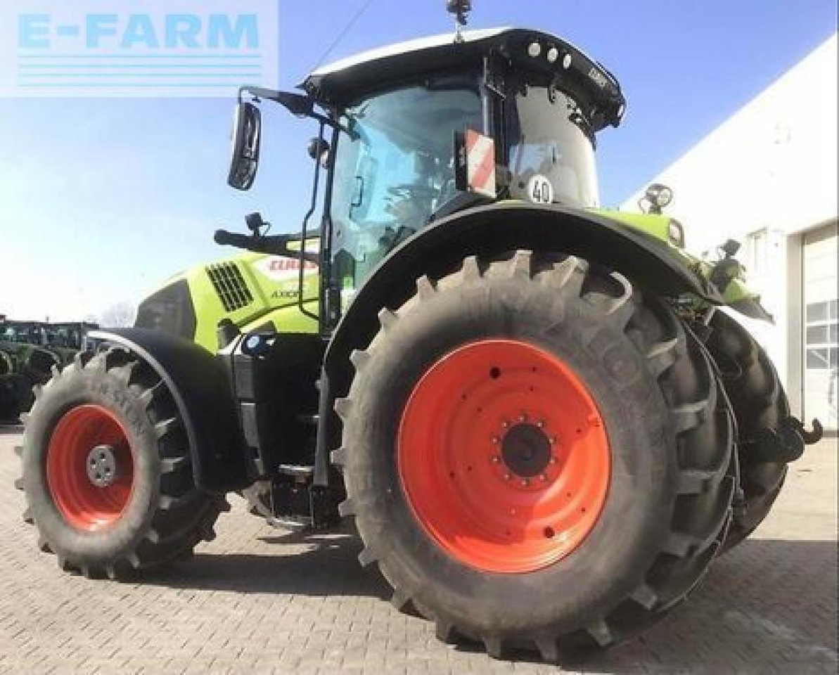 Farm tractor CLAAS axion 870