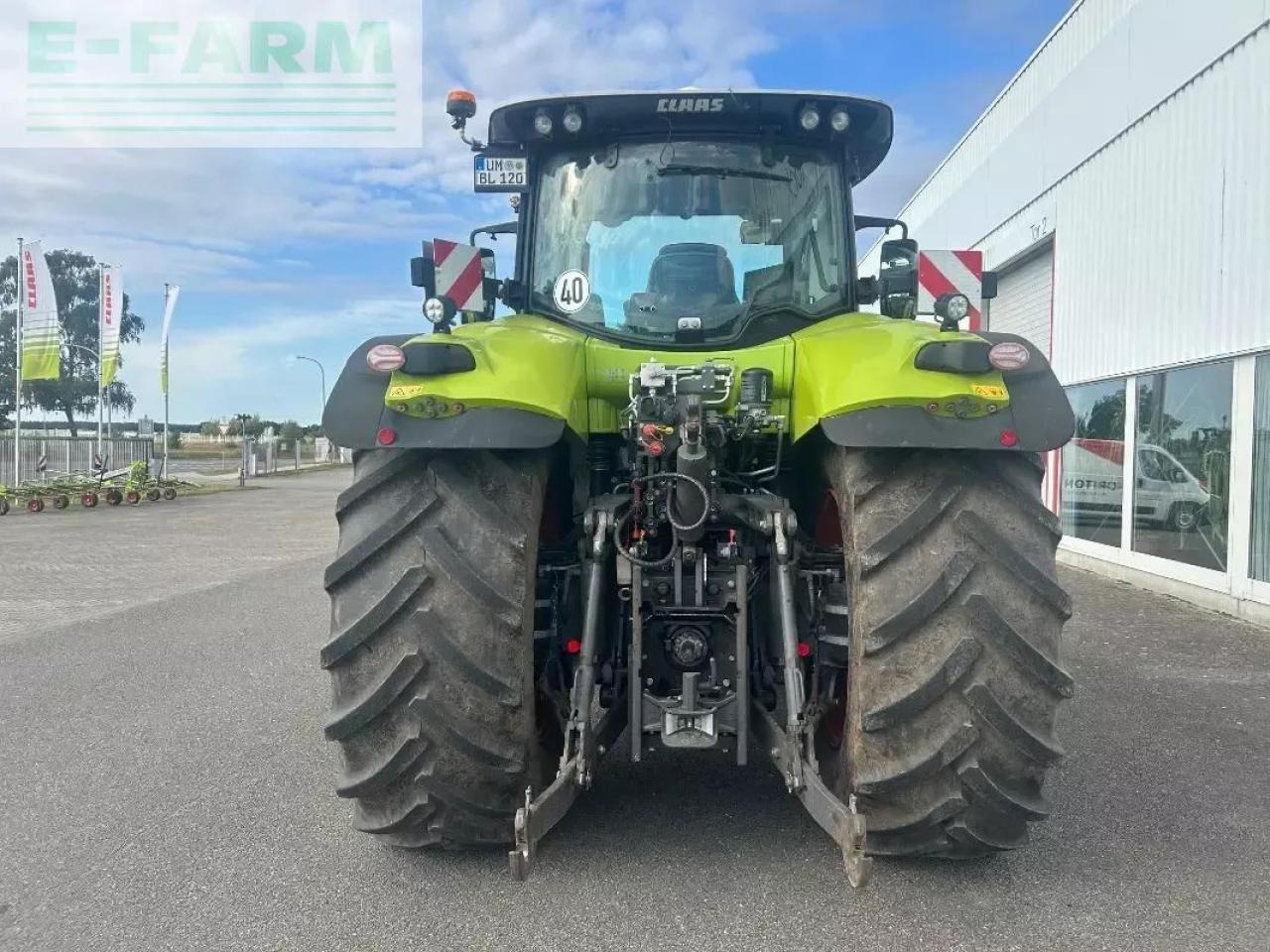 Farm tractor CLAAS axion 870