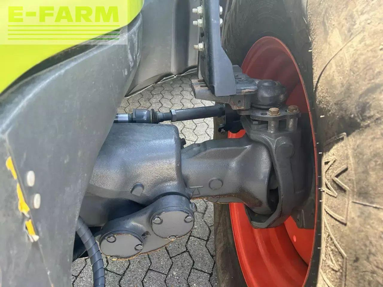 Farm tractor CLAAS axion 870