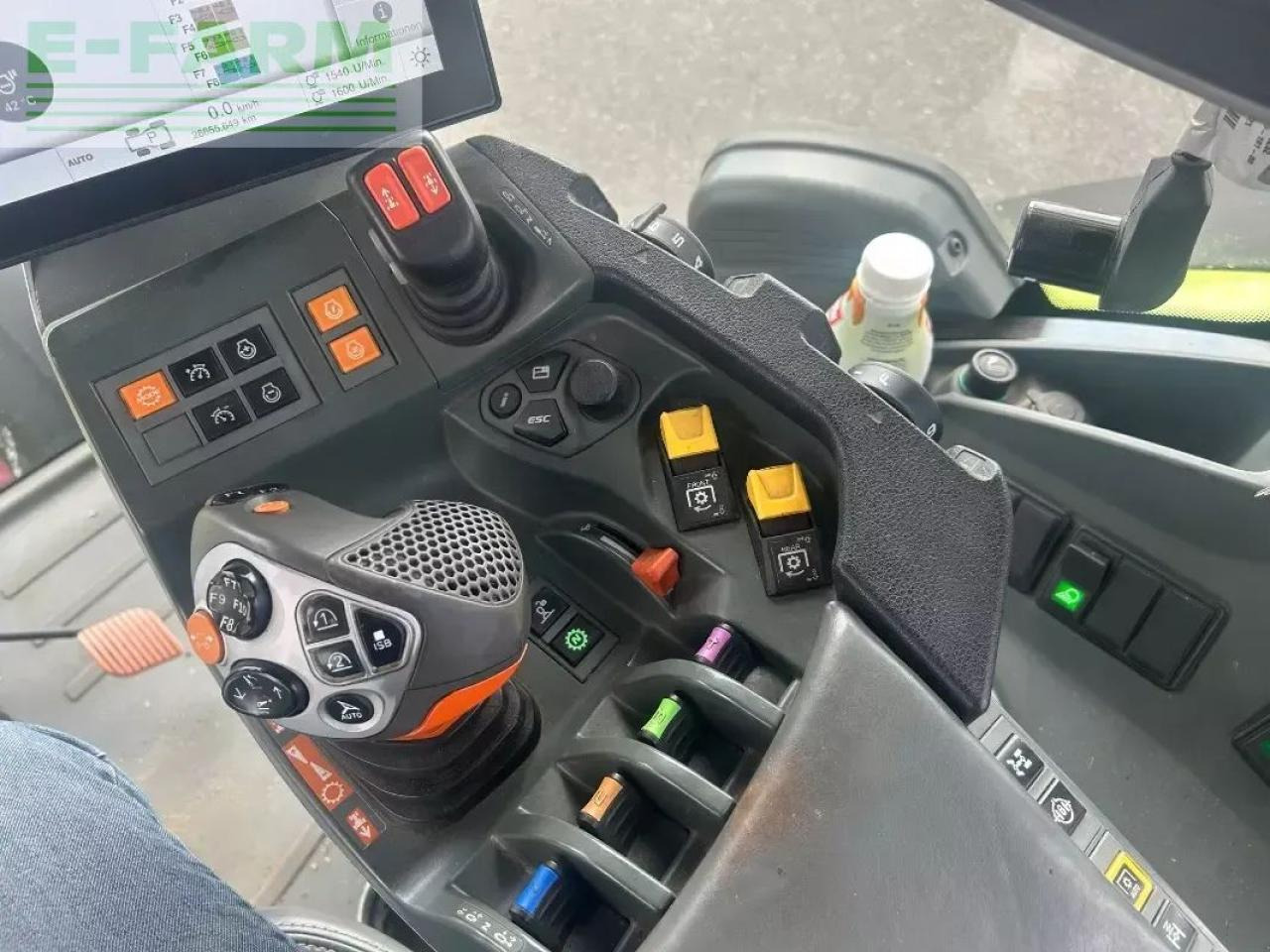 Farm tractor CLAAS axion 870