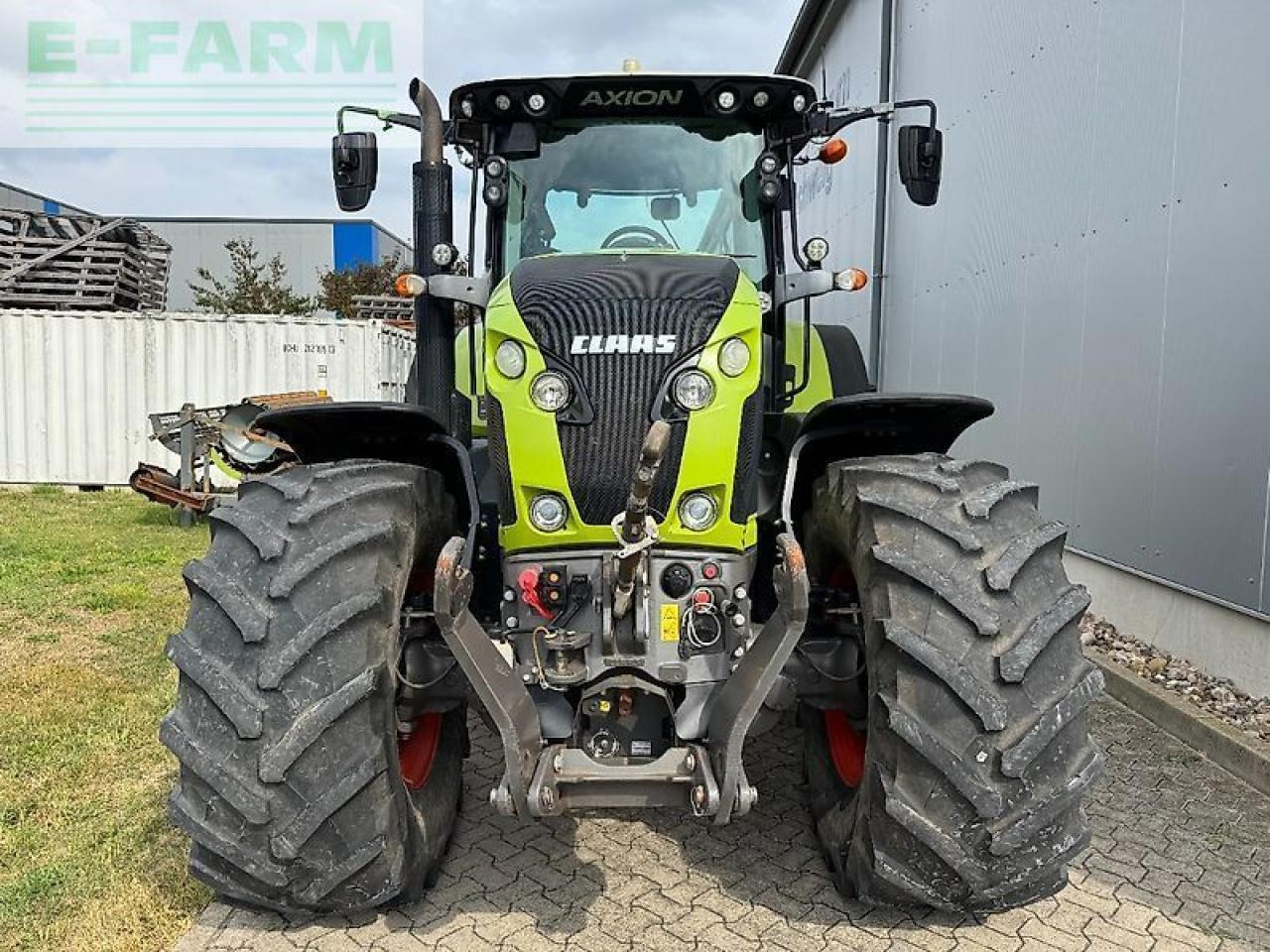 Farm tractor CLAAS axion 870