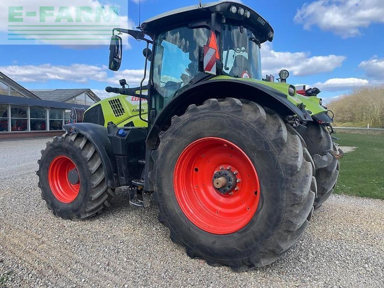 Farm tractor CLAAS axion 870