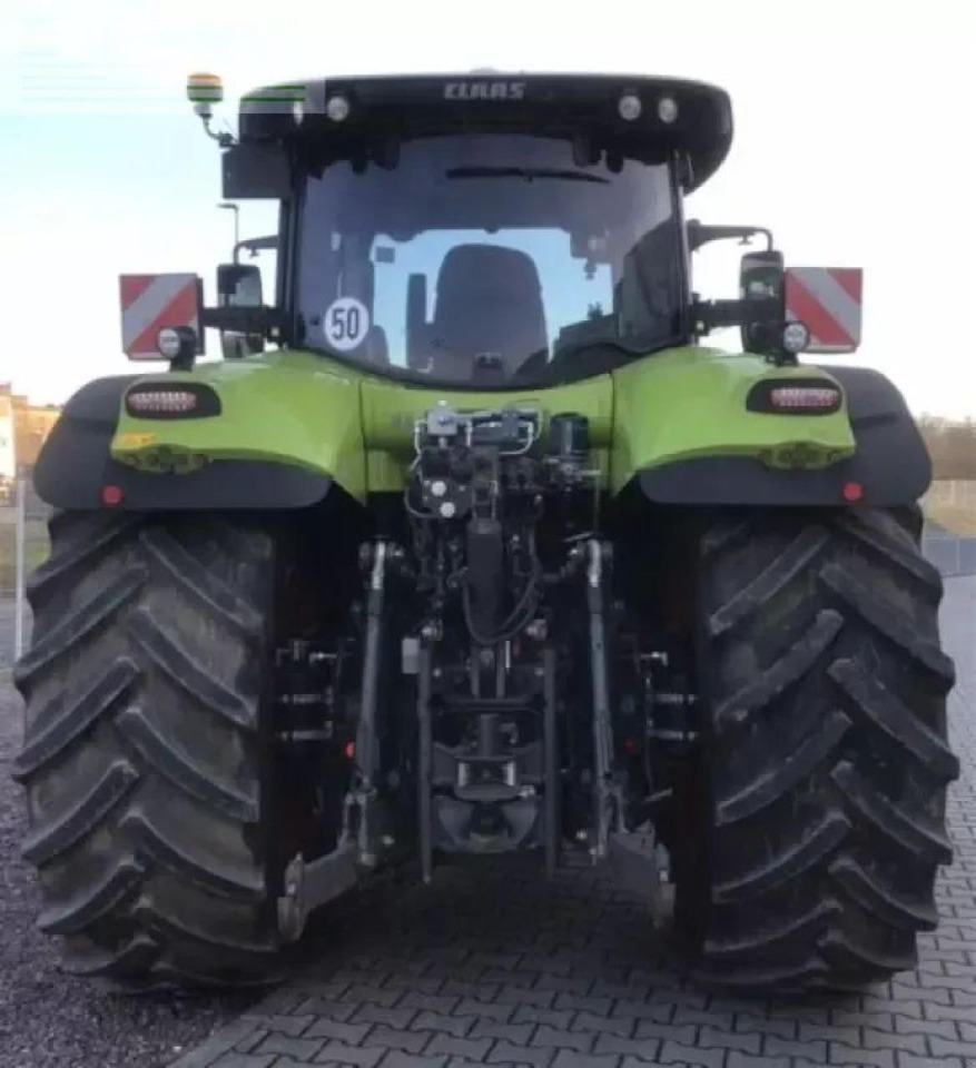 Farm tractor CLAAS axion 870