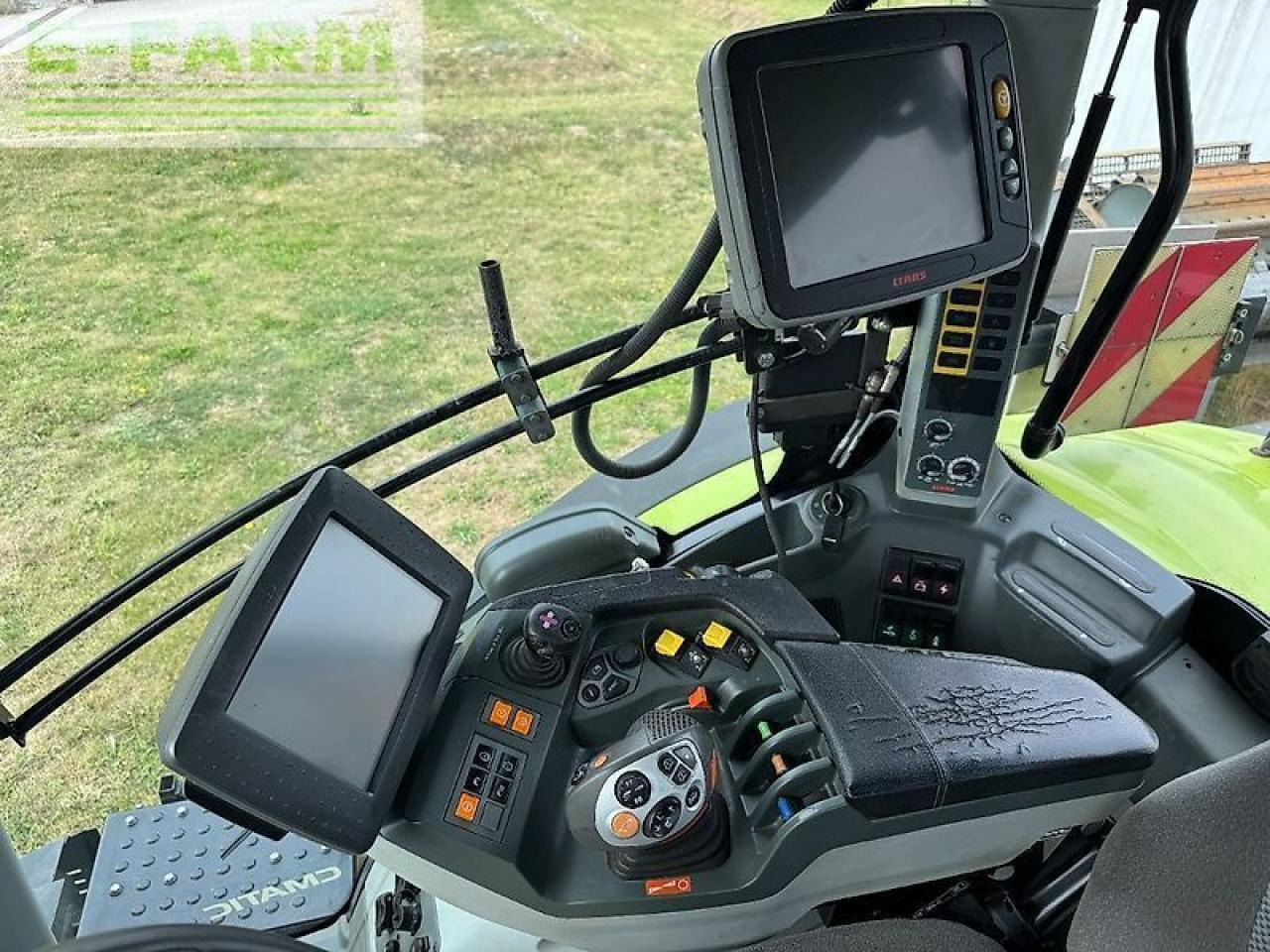 Farm tractor CLAAS axion 870