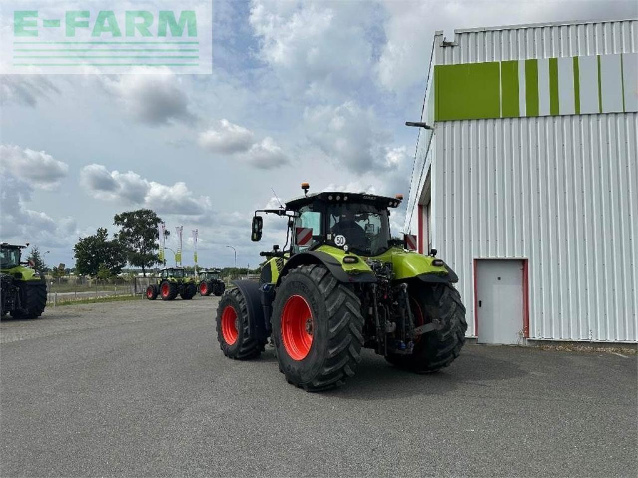 Farm tractor CLAAS axion 870