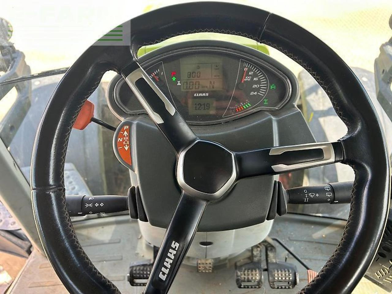 Farm tractor CLAAS axion 870