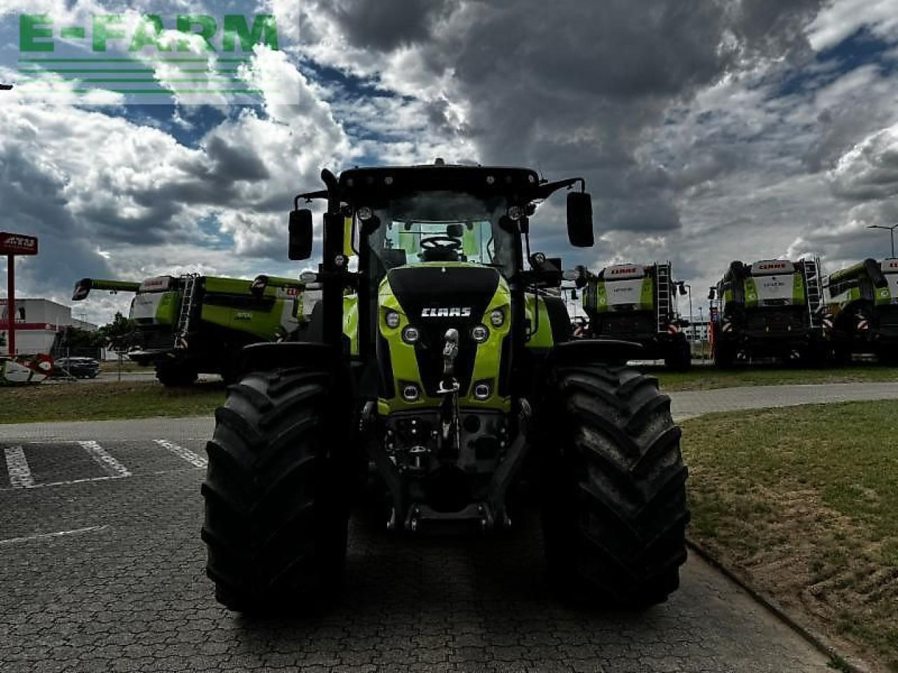 Farm tractor CLAAS axion 870