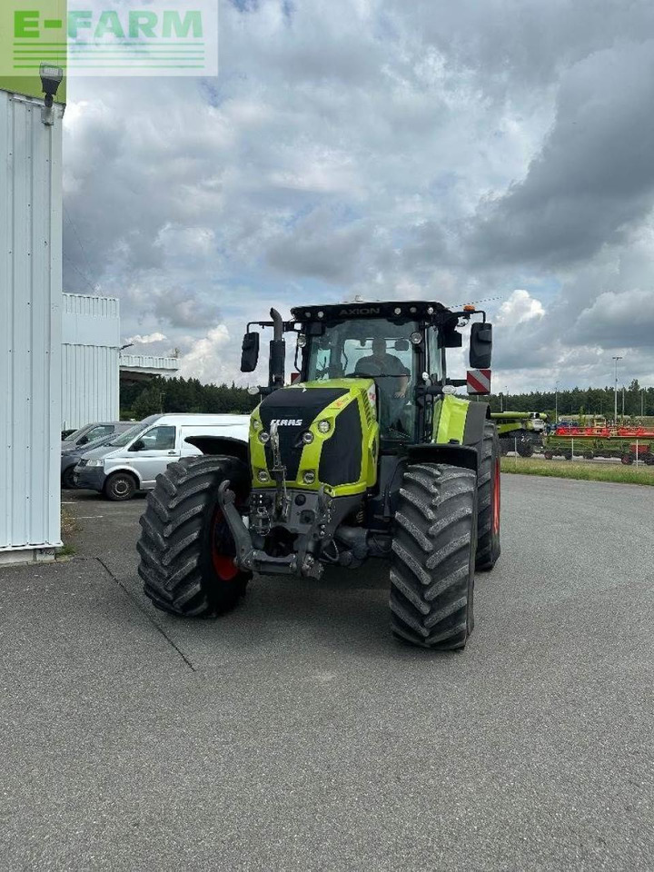 Farm tractor CLAAS axion 870
