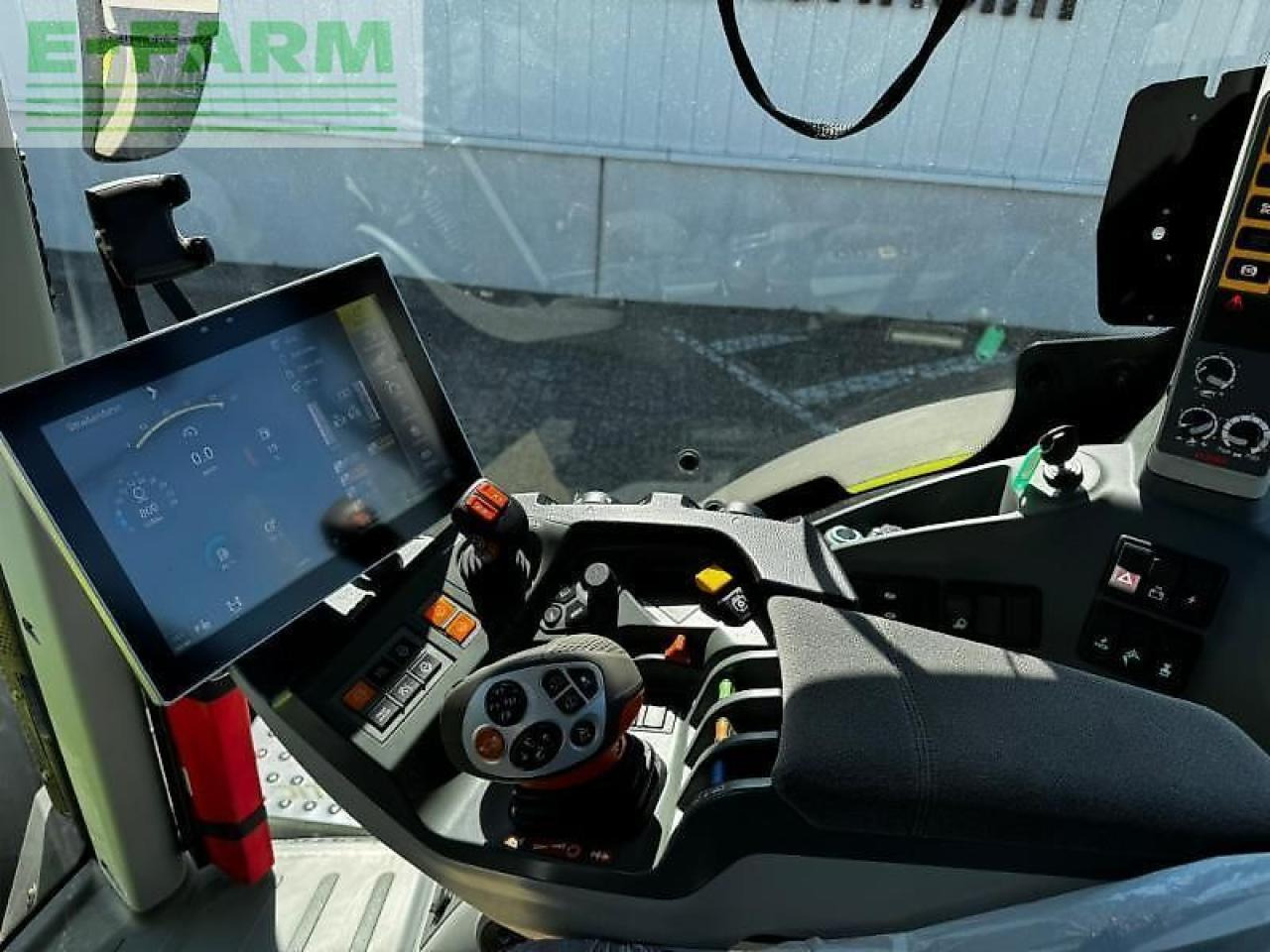 Farm tractor CLAAS axion 870