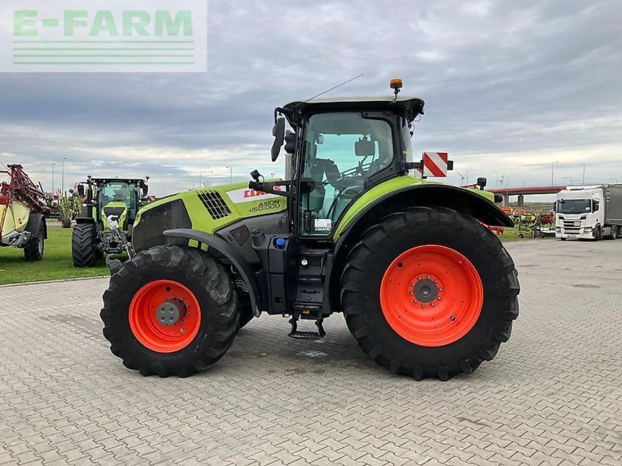 Farm tractor CLAAS axion 870