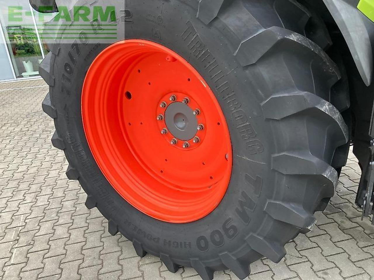 Farm tractor CLAAS axion 870