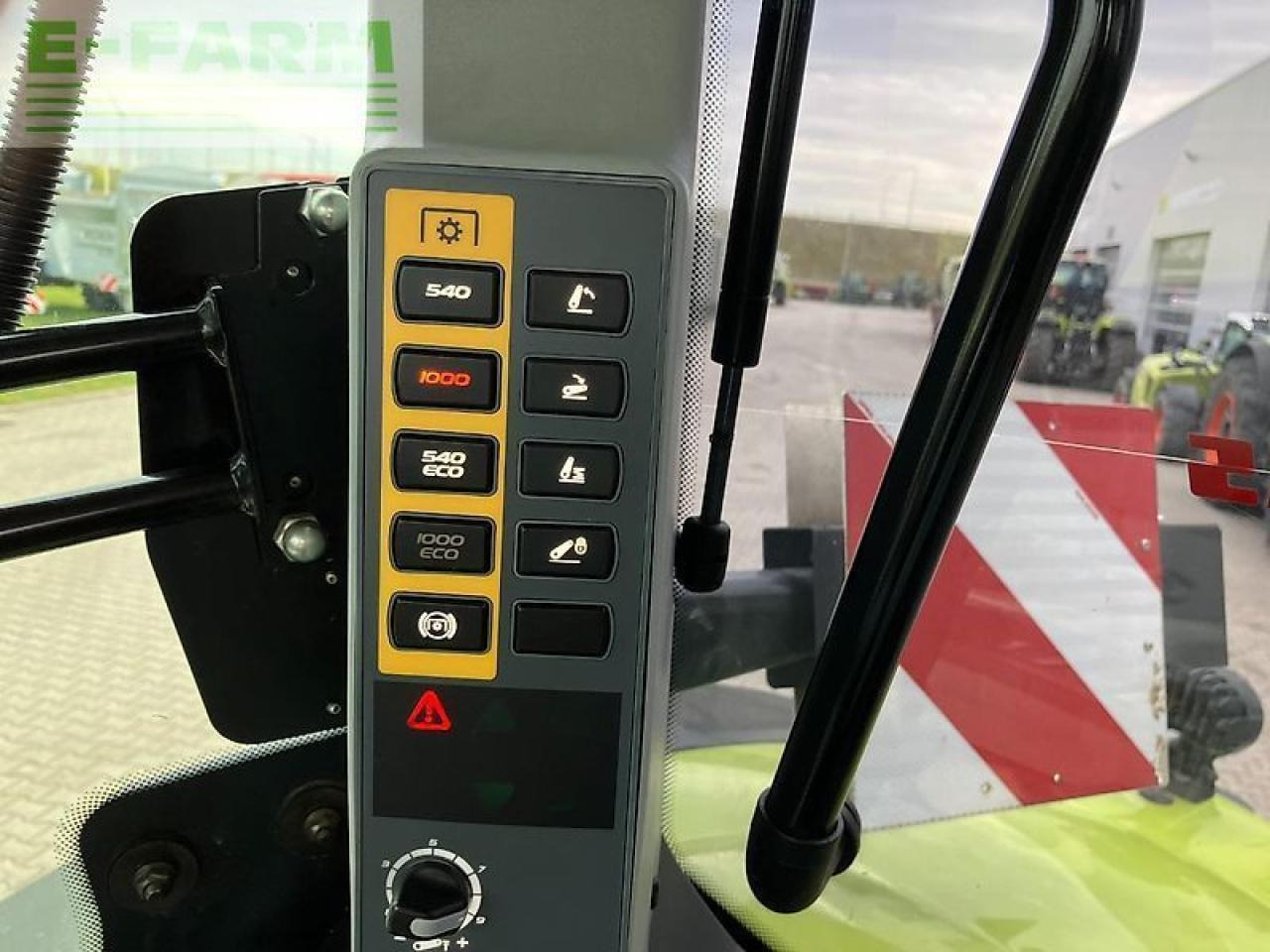 Farm tractor CLAAS axion 870