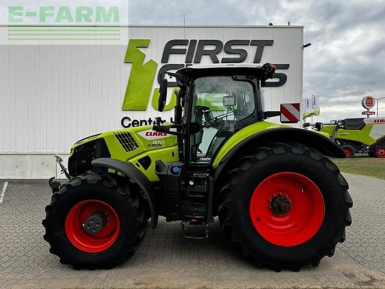 Farm tractor CLAAS axion 870