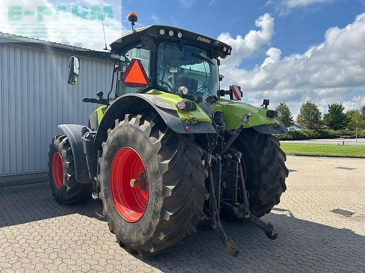 Farm tractor CLAAS axion 870