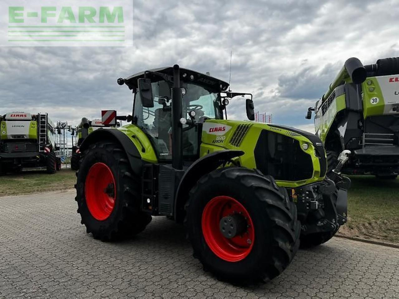 Farm tractor CLAAS axion 870