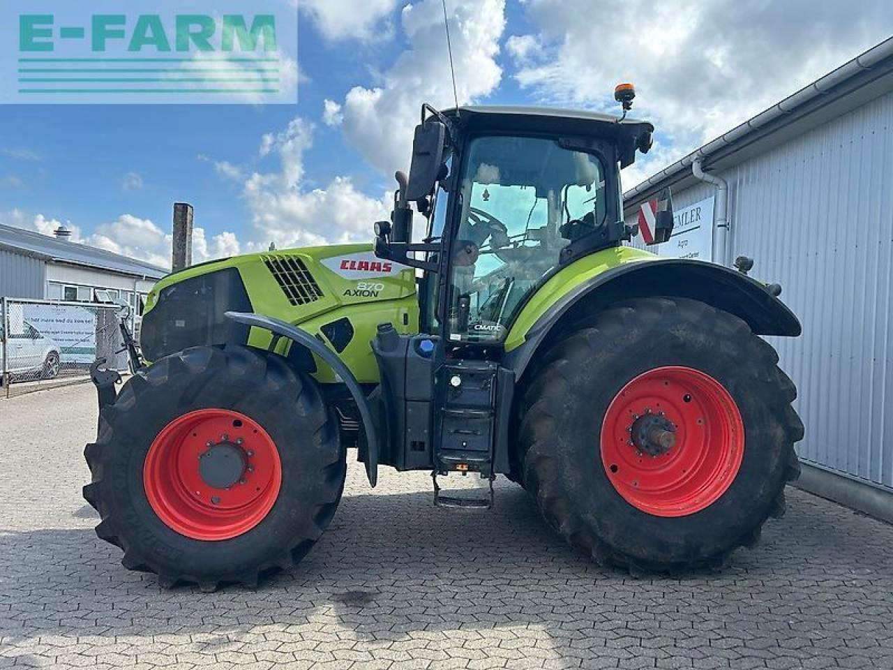 Farm tractor CLAAS axion 870