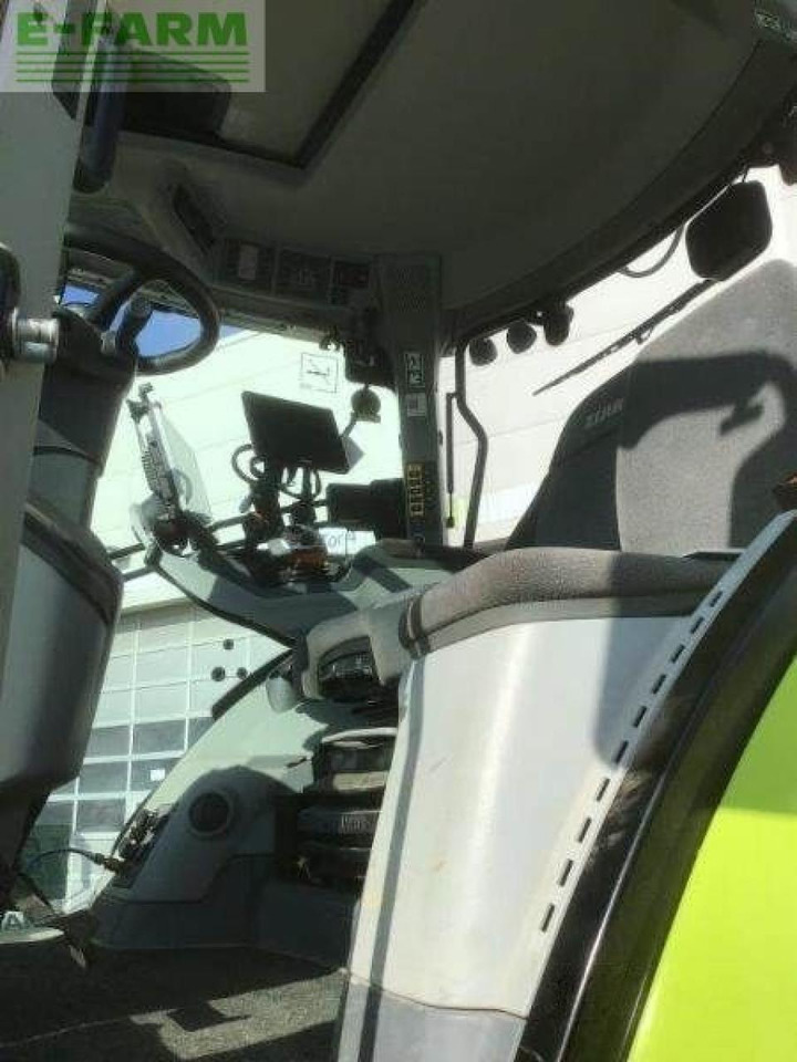 Farm tractor CLAAS axion 870