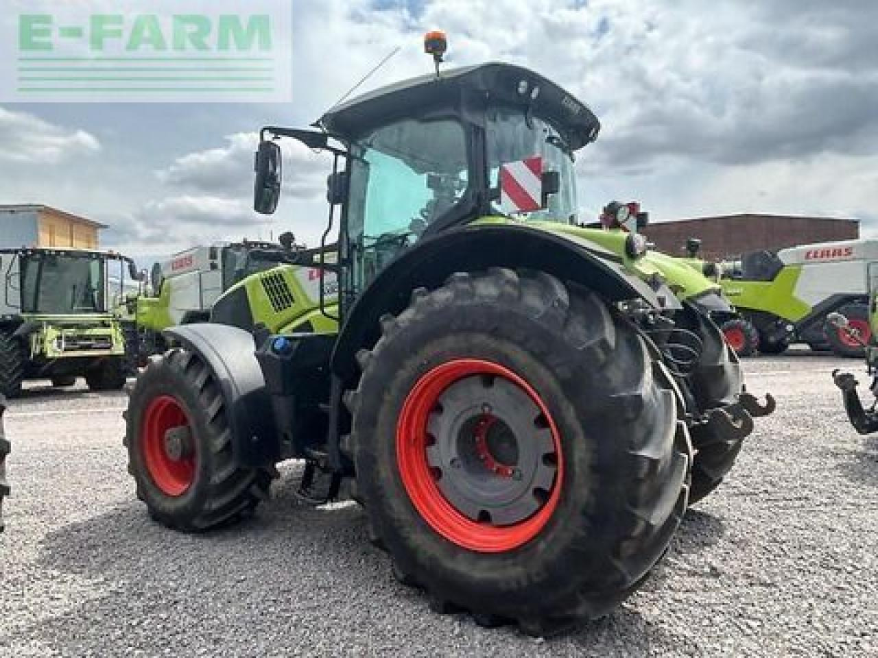 Farm tractor CLAAS axion 870