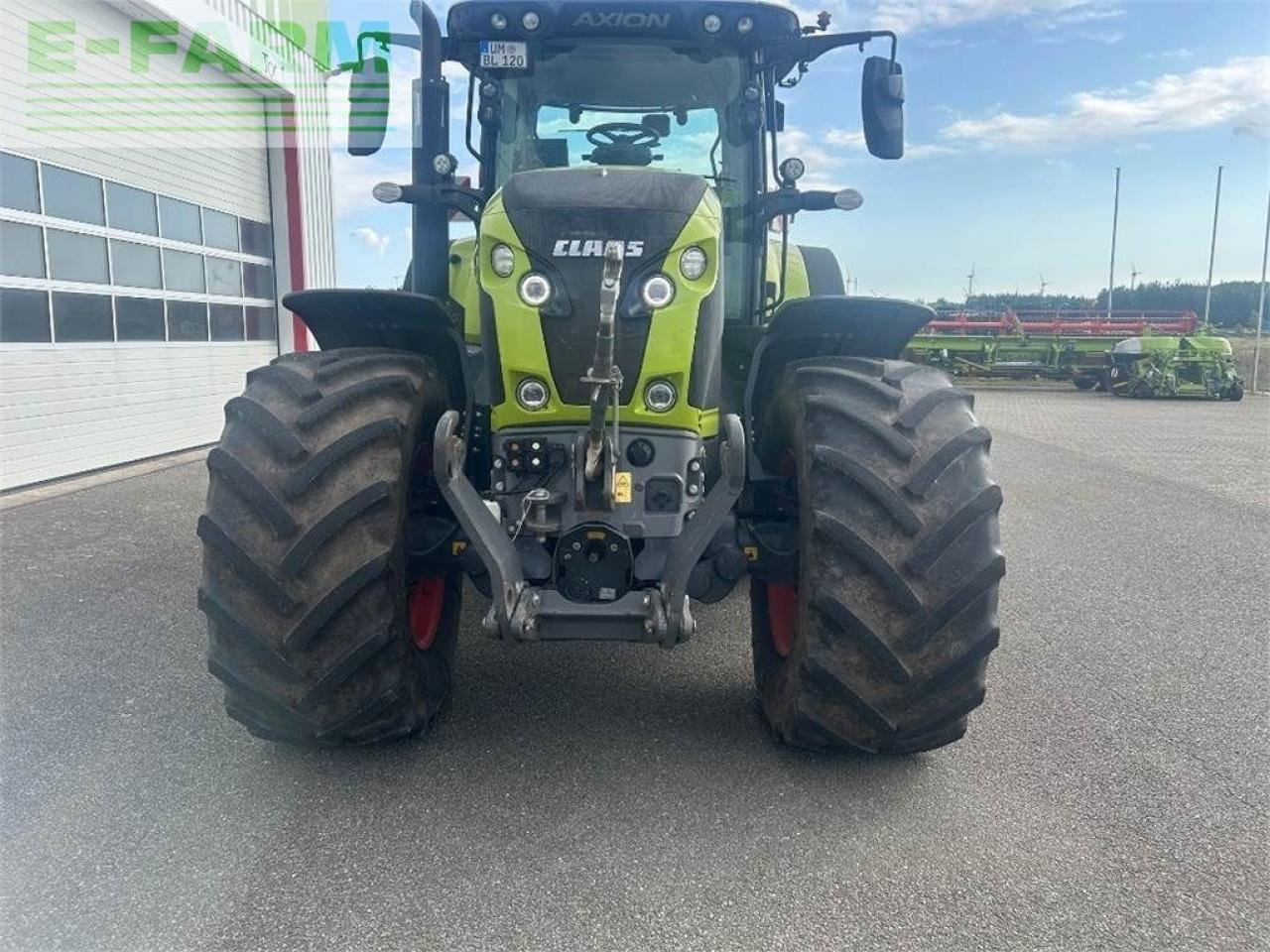 Farm tractor CLAAS axion 870