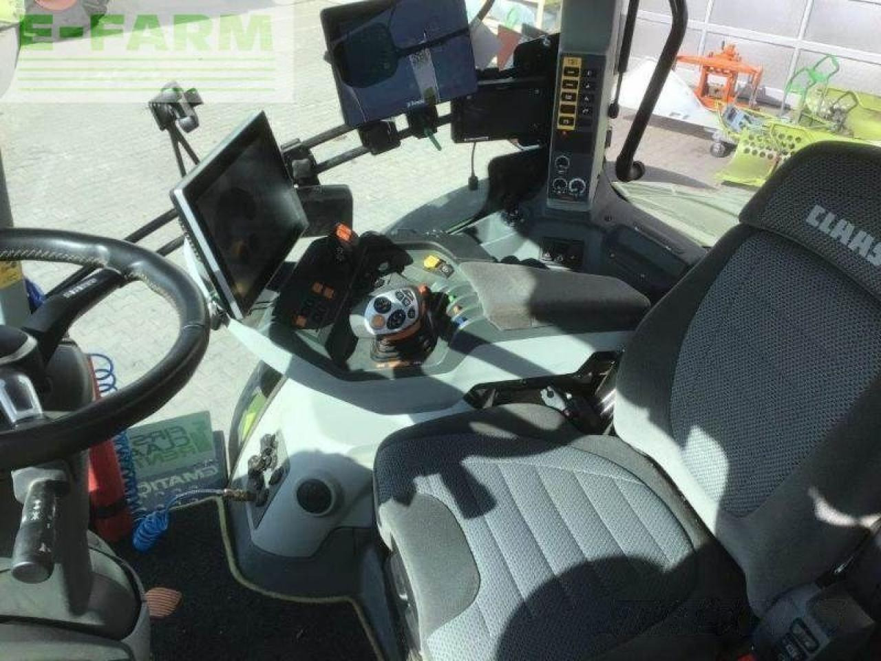 Farm tractor CLAAS axion 870