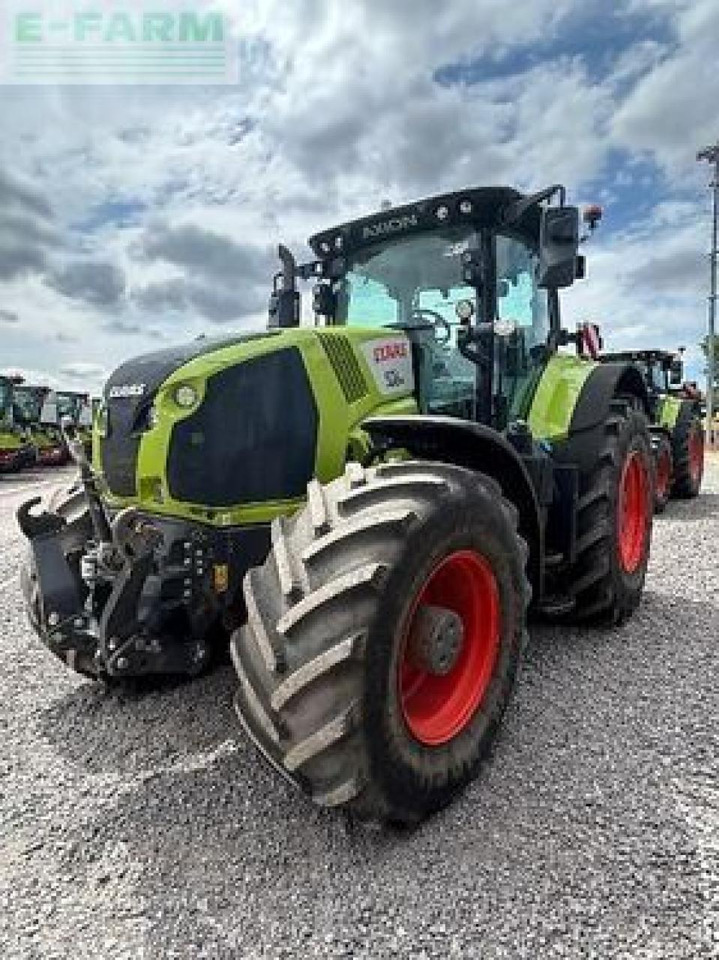 Farm tractor CLAAS axion 870