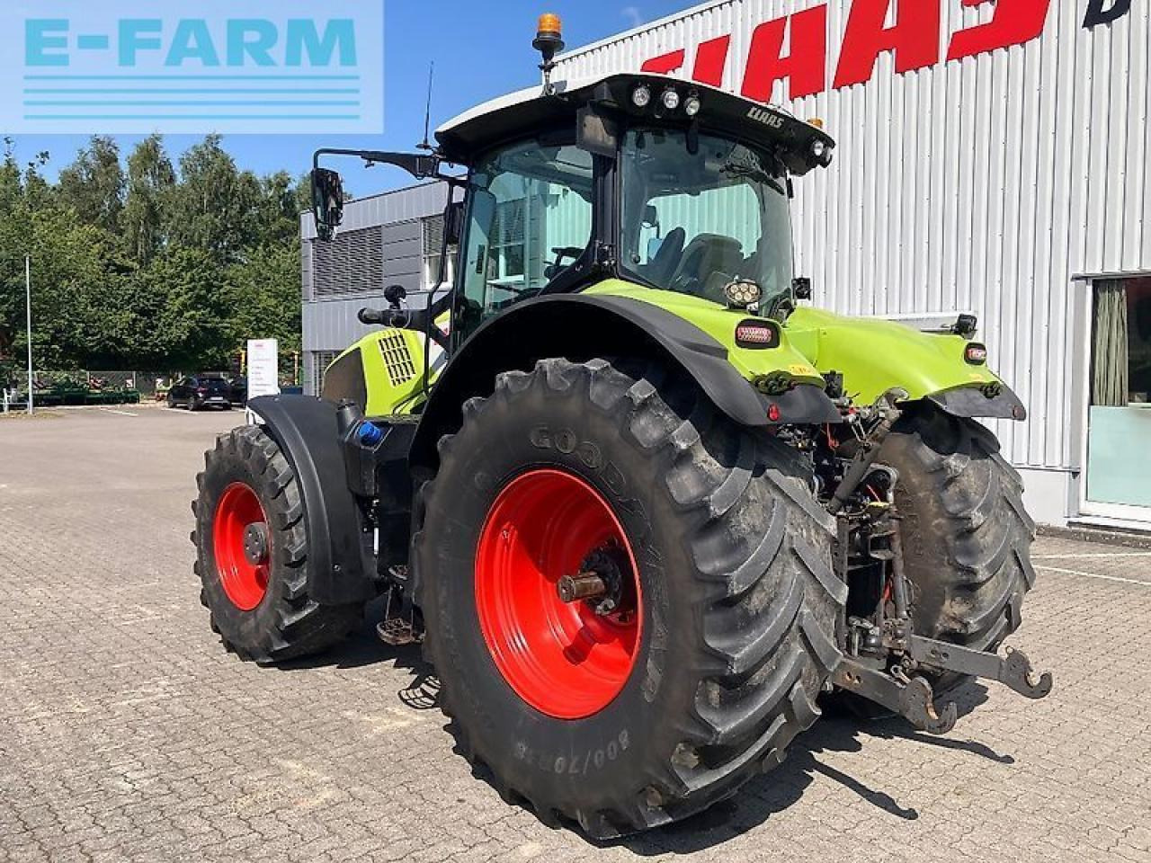 Farm tractor CLAAS axion 870