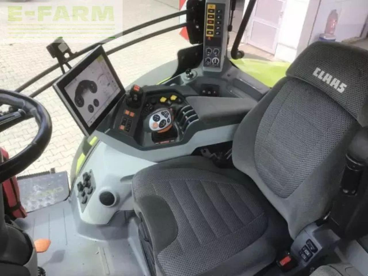 Farm tractor CLAAS axion 870