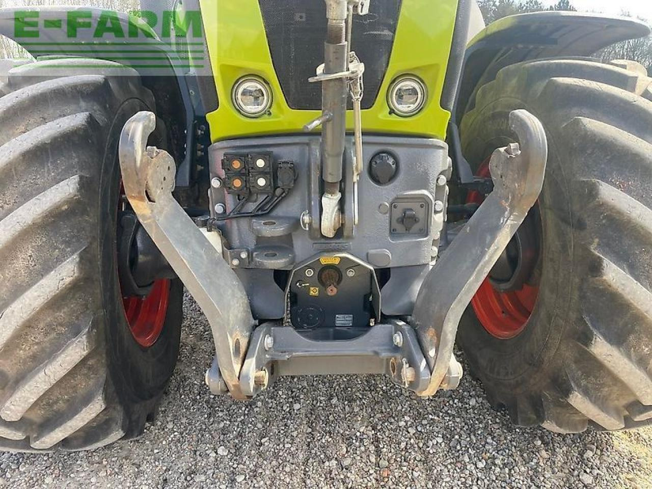 Farm tractor CLAAS axion 870