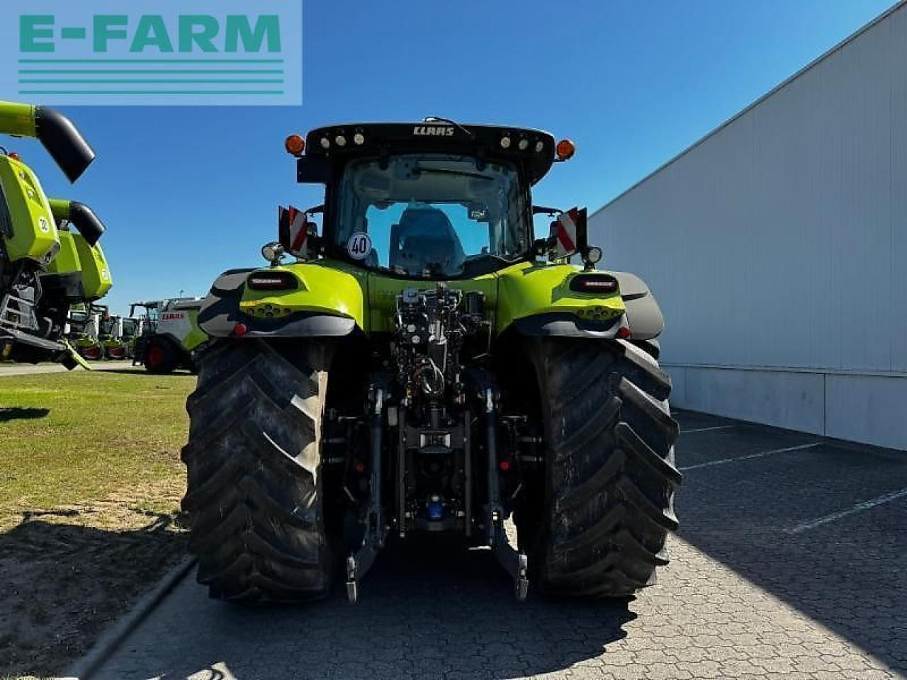 Farm tractor CLAAS axion 870