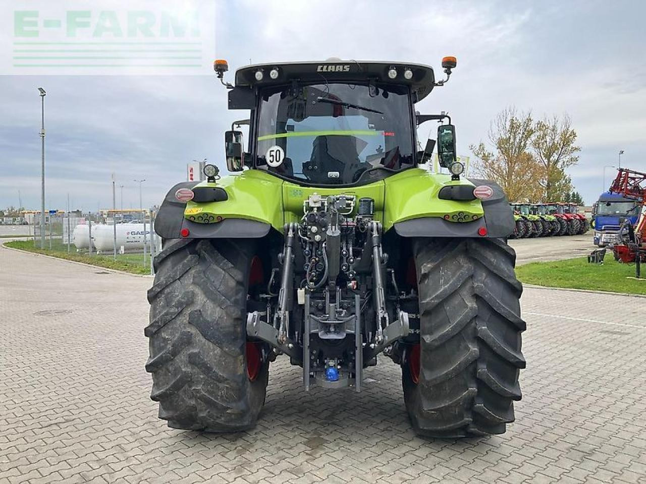 Farm tractor CLAAS axion 870