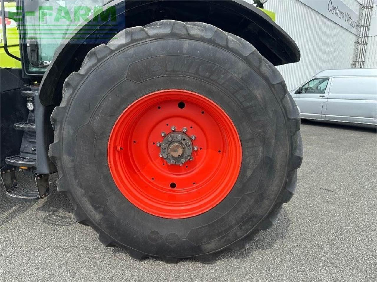 Farm tractor CLAAS axion 870