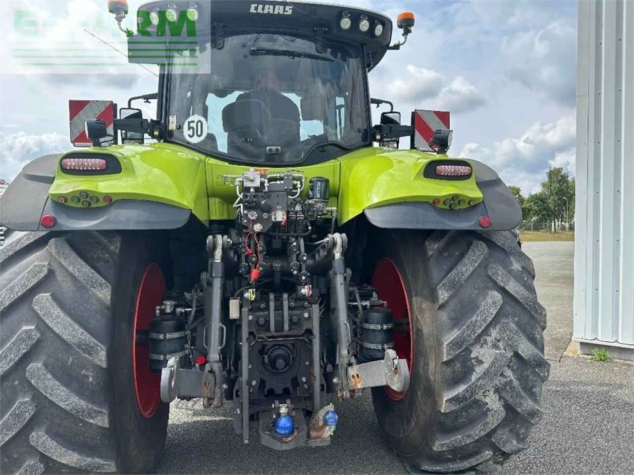 Farm tractor CLAAS axion 870