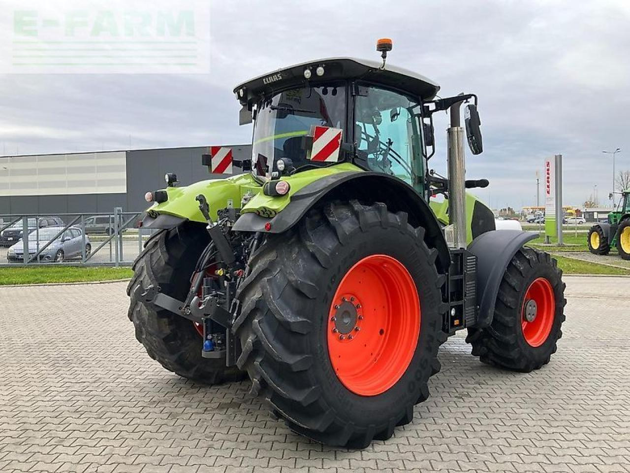 Farm tractor CLAAS axion 870