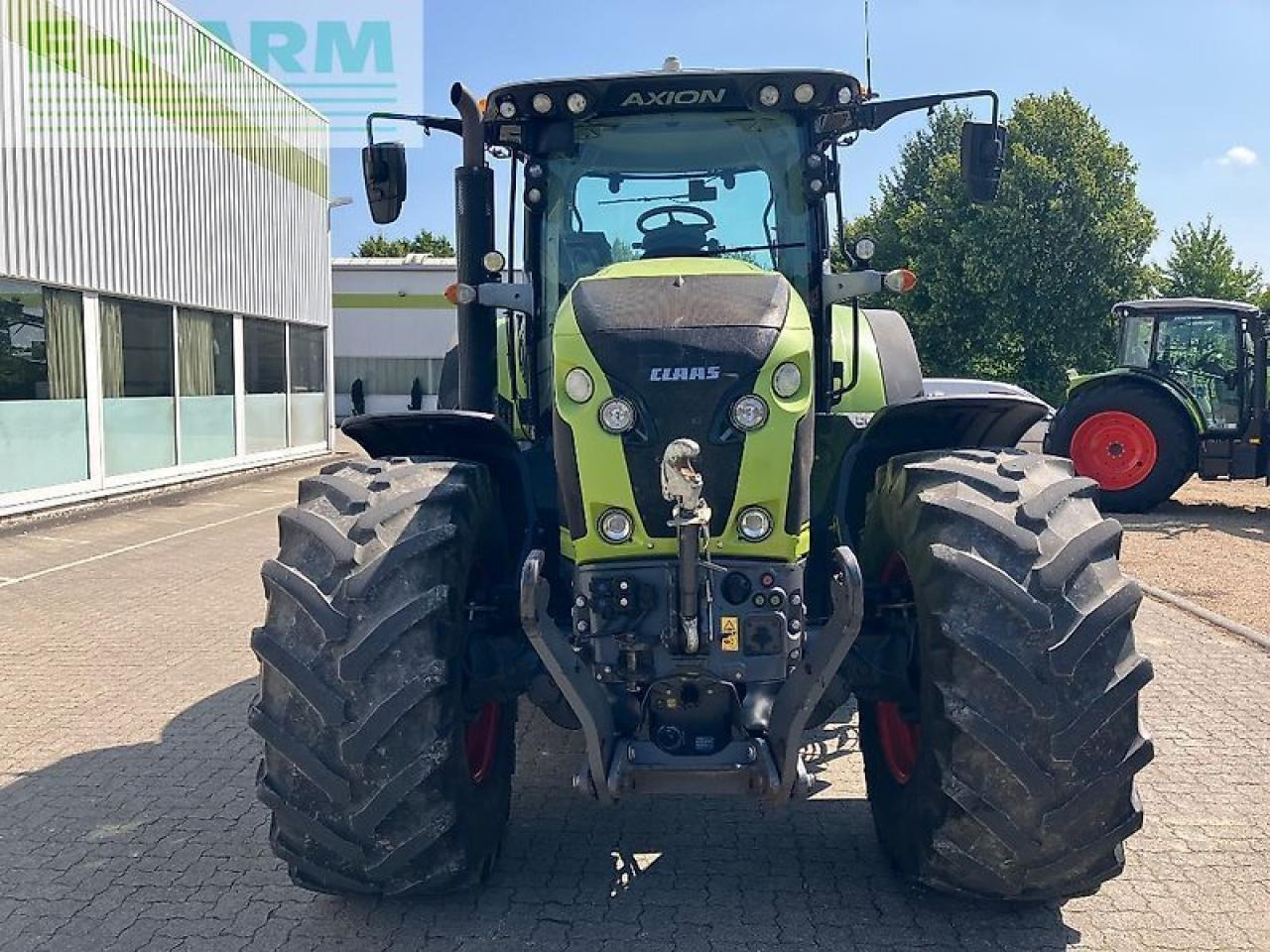 Farm tractor CLAAS axion 870