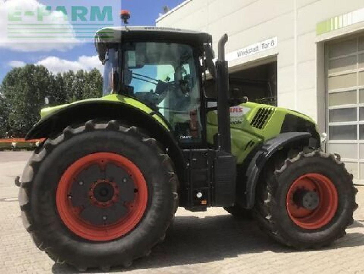 Farm tractor CLAAS axion 870