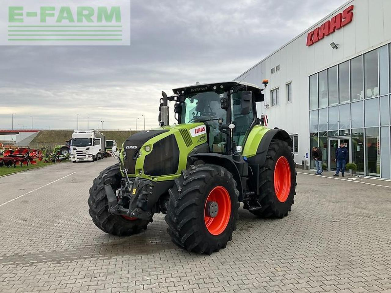 Farm tractor CLAAS axion 870