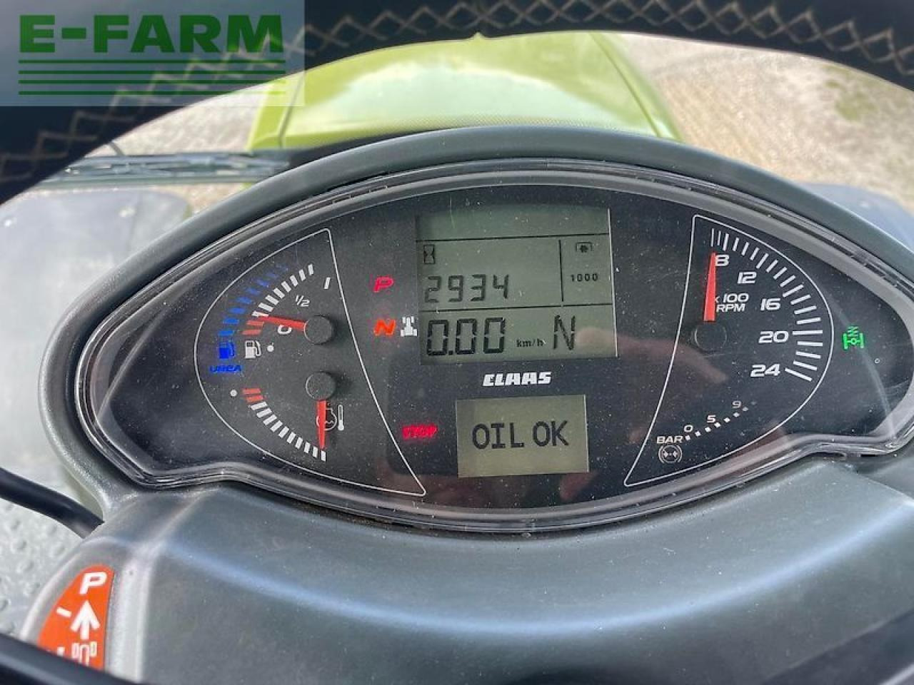 Farm tractor CLAAS axion 870