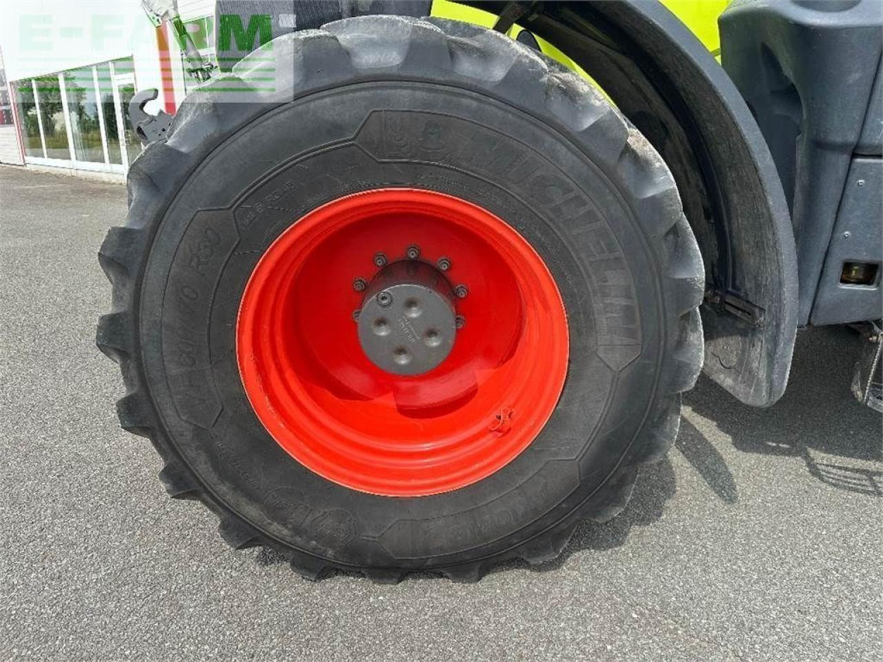 Farm tractor CLAAS axion 870