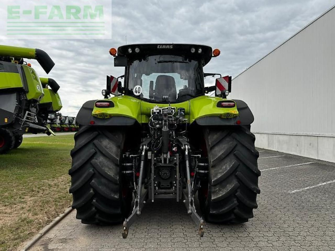 Farm tractor CLAAS axion 870