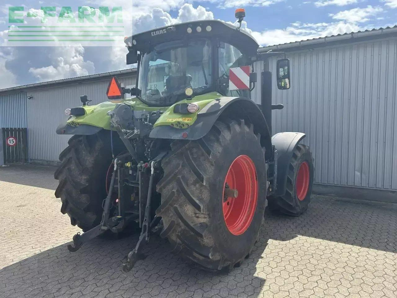 Farm tractor CLAAS axion 870