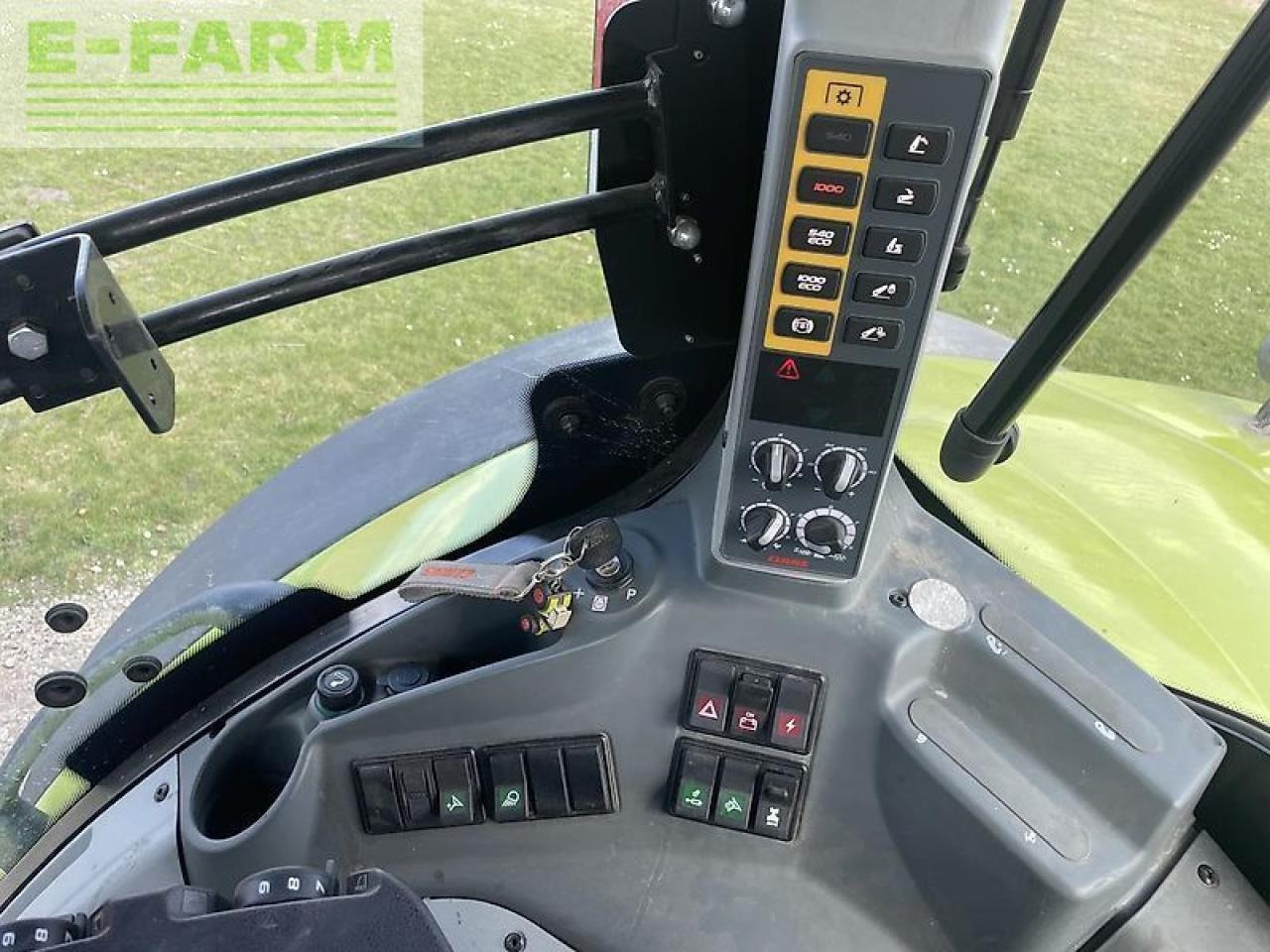 Farm tractor CLAAS axion 870