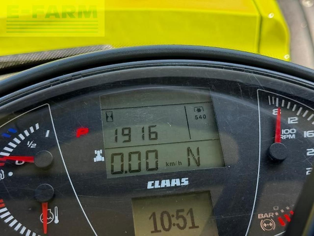 Farm tractor CLAAS axion 870