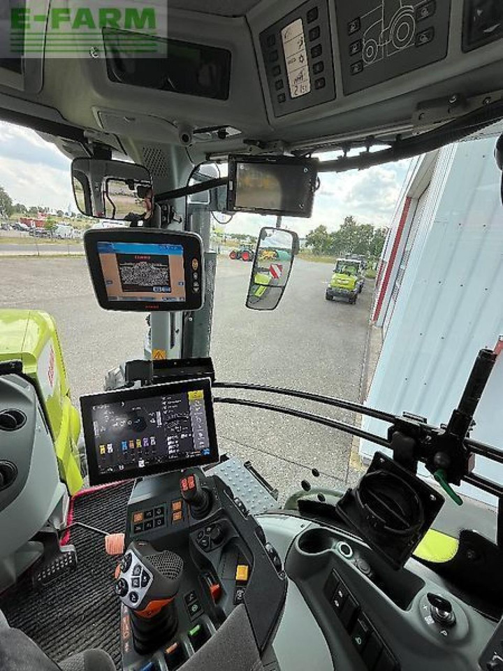 Farm tractor CLAAS axion 870