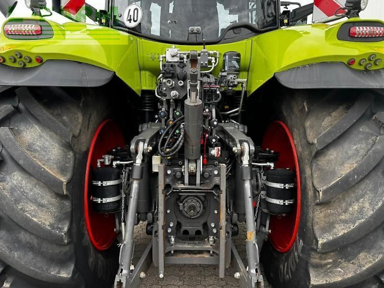Farm tractor CLAAS axion 870
