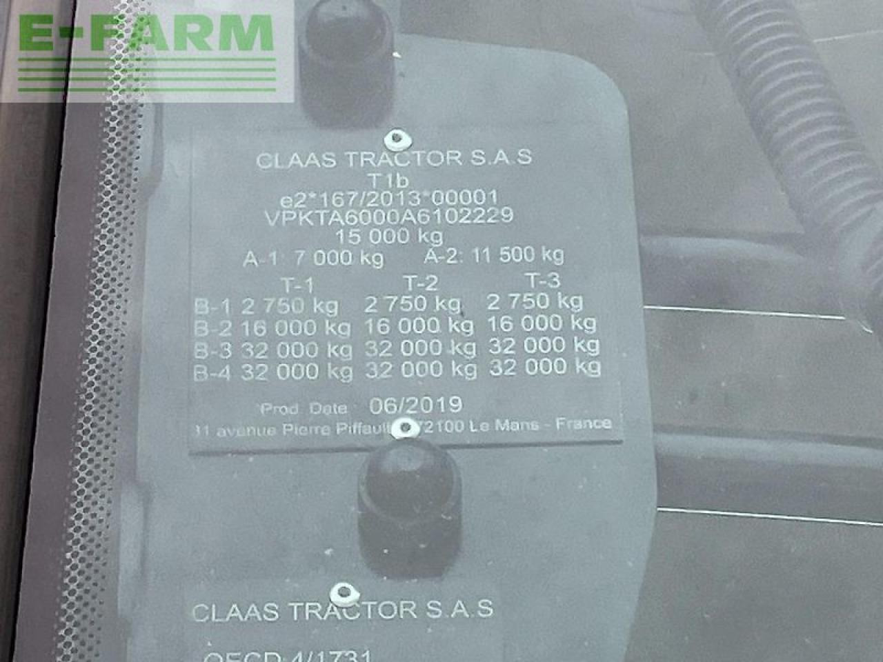 Farm tractor CLAAS axion 870