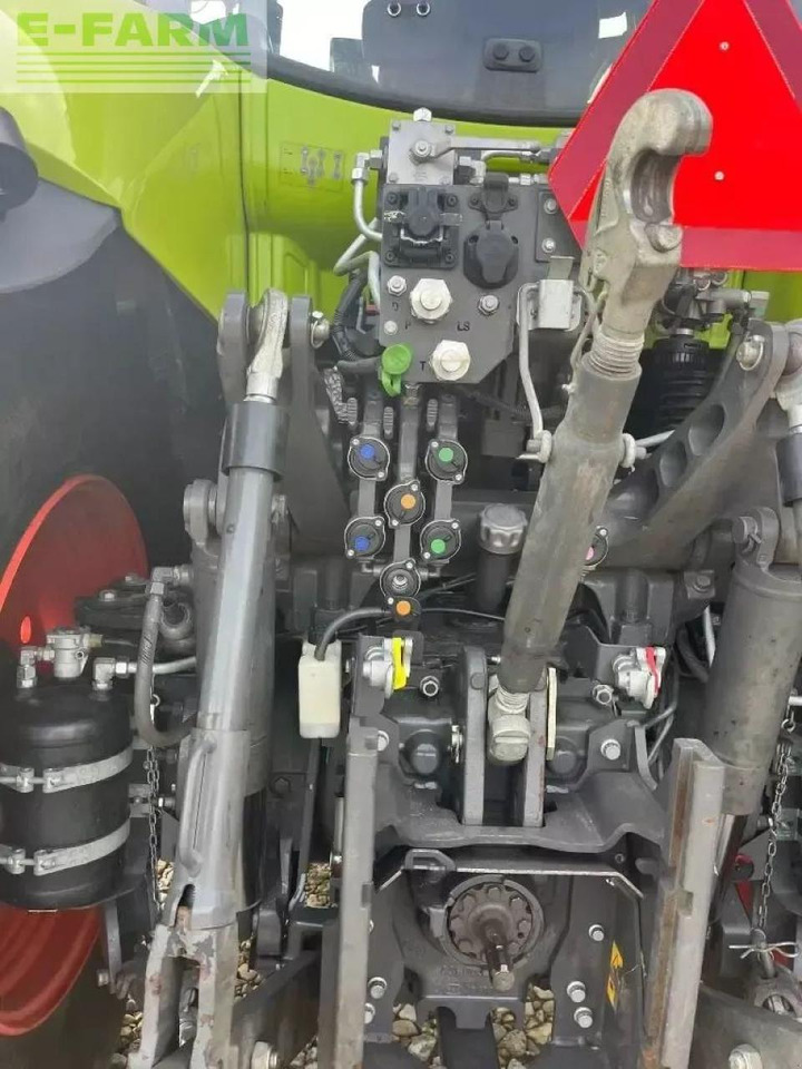 Farm tractor CLAAS axion 870