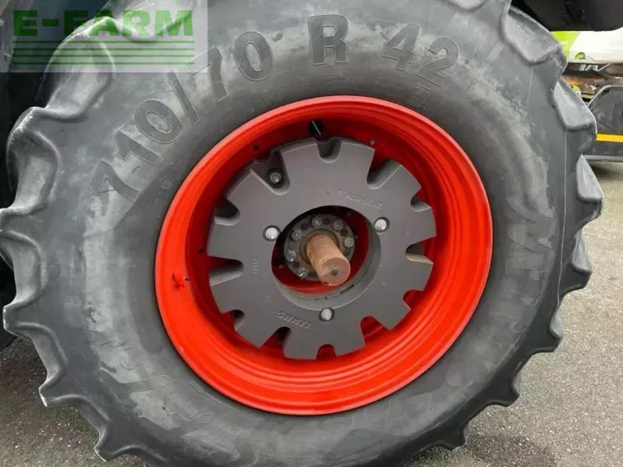 Farm tractor CLAAS axion 870