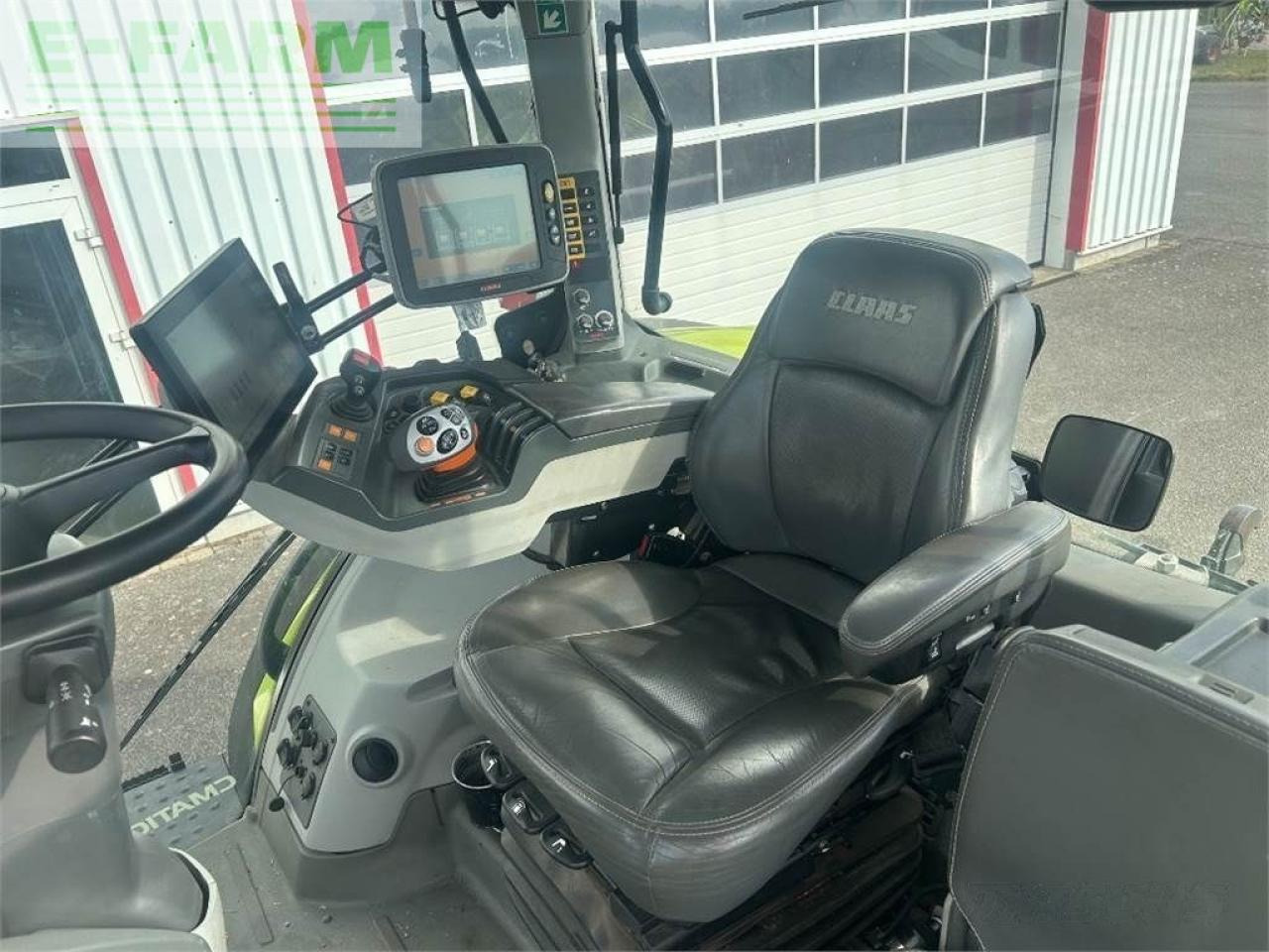 Farm tractor CLAAS axion 870