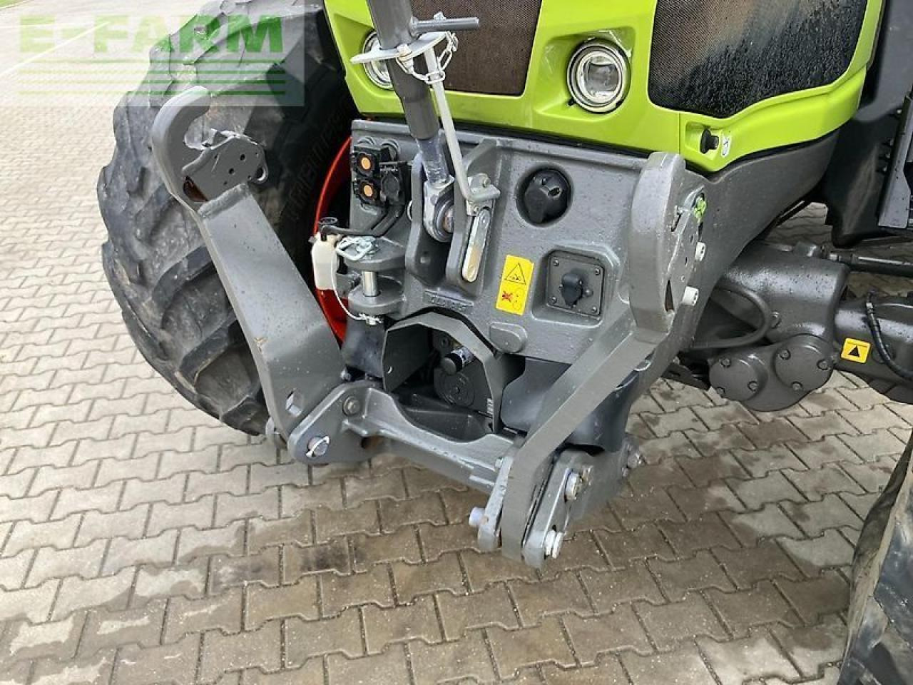 Farm tractor CLAAS axion 870